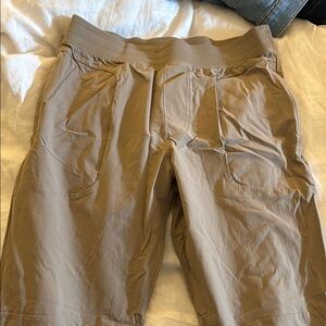 ALO Yoga Tan Cargo Pants with Elastic Waistband
